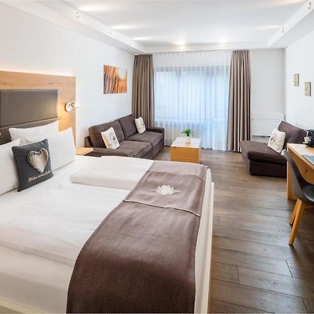 Neo Hotel Linde Esslingen Esslingen am Neckar Екстериор снимка