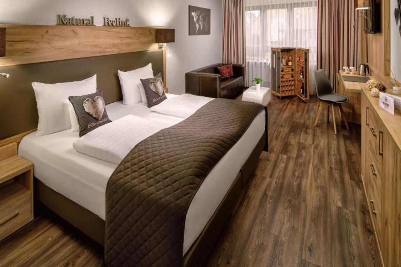 Neo Hotel Linde Esslingen Esslingen am Neckar Екстериор снимка